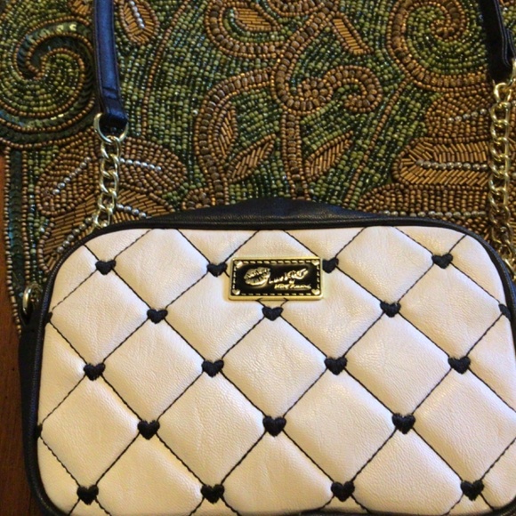 Betsy Johnson black and white small shoulder purse - Picture 3 of 5